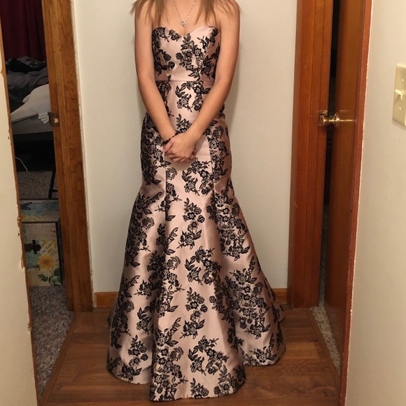 Windsor prom dress, 2 Days shipping 📦📬 - Picture 7 of 7